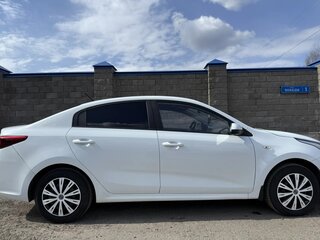 2020 Kia Rio IV, белый, 1270000 рублей, вид 5