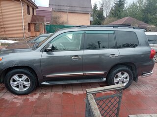 2013 Toyota Land Cruiser 200 Series Рестайлинг 1, серый, 3799000 рублей, вид 4