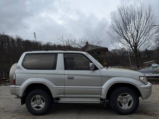 1999 Toyota Land Cruiser Prado 90 Series Рестайлинг, серебристый, 1350000 рублей, вид 5
