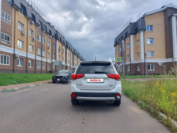 2016 Mitsubishi Outlander III Рестайлинг 2, белый, 1900000 рублей - вид 8