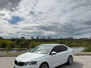 2018 Skoda Octavia III (A7) Рестайлинг, белый, 2290000 рублей, вид 3
