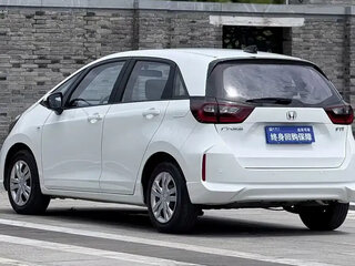 2023 Honda Fit Crosstar IV Рестайлинг, белый, 1421290 рублей, вид 4