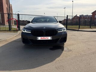 2020 BMW 5 серии 520d xDrive VII (G30/G31/G38) Рестайлинг, серый, 4600000 рублей, вид 3