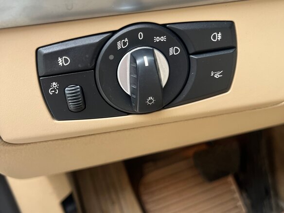 2010 BMW X5 30i II (E70), белый, 1550000 рублей - вид 28