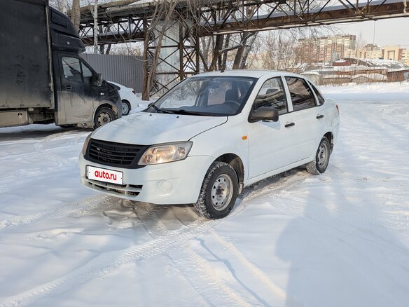 2013 Lada (ВАЗ) Granta I, белый, 300000 рублей