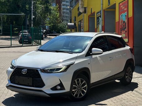 2022 Toyota Yaris L XP150 Рестайлинг, белый, 1390000 рублей, вид 1