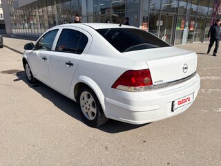 2010 Opel Astra H Рестайлинг, белый, 640000 рублей, вид 4