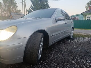 2003 Mercedes-Benz C-Класс 180 II (W203), серебристый, 375000 рублей, вид 3