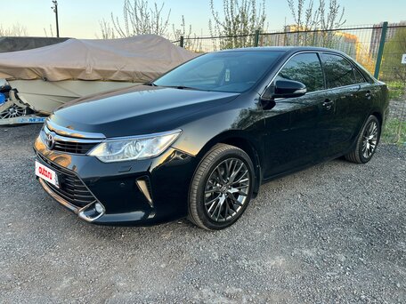 2017 Toyota Camry VII (XV50) Рестайлинг 2, чёрный, 2450000 рублей, вид 1