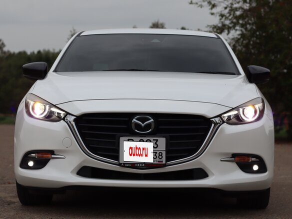 2016 Mazda Axela III Рестайлинг, белый, 1385000 рублей - вид 1