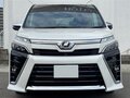 2021 Toyota Voxy III (R80) Рестайлинг, белый, 1790000 рублей - вид 1