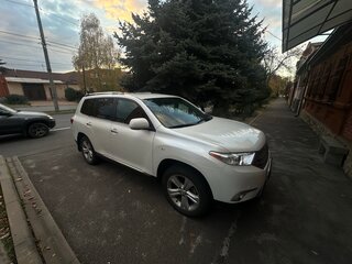 2011 Toyota Highlander II (XU40) Рестайлинг, белый, 2100000 рублей, вид 3