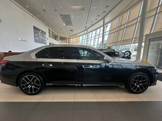 2025 BMW 7 серии 740d xDrive VII (G70), чёрный, 14800000 рублей, вид 4