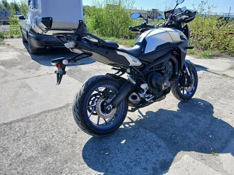 2015 Yamaha MT-09 Tracer (FJ-09), серебристый, 600000 рублей, вид 2