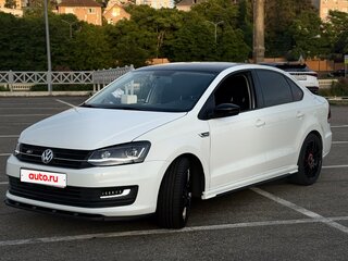 2018 Volkswagen Polo V Рестайлинг, белый, 1900000 рублей, вид 1