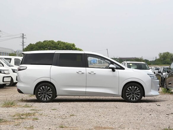 2026 Wuling Starlight 730, серебристый, 2430000 рублей - вид 1