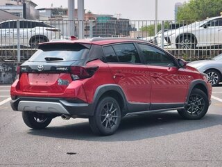 2023 Toyota Yaris L XP150 Рестайлинг, красный, 1110000 рублей, вид 4