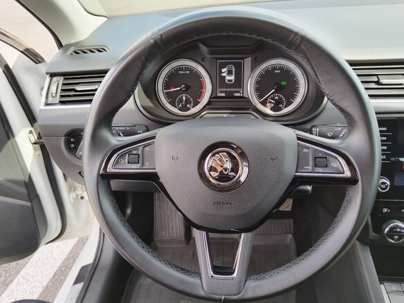 2020 Skoda Octavia III (A7) Рестайлинг, белый - вид 11