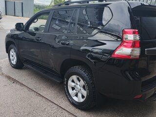 2016 Toyota Land Cruiser Prado 150 Series Рестайлинг 1, чёрный, 4000000 рублей, вид 3