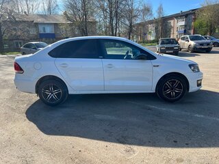 2017 Volkswagen Polo V Рестайлинг, белый, 870000 рублей, вид 4