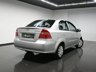 2011 Chevrolet Aveo I Рестайлинг, серебристый, 490000 рублей, вид 2