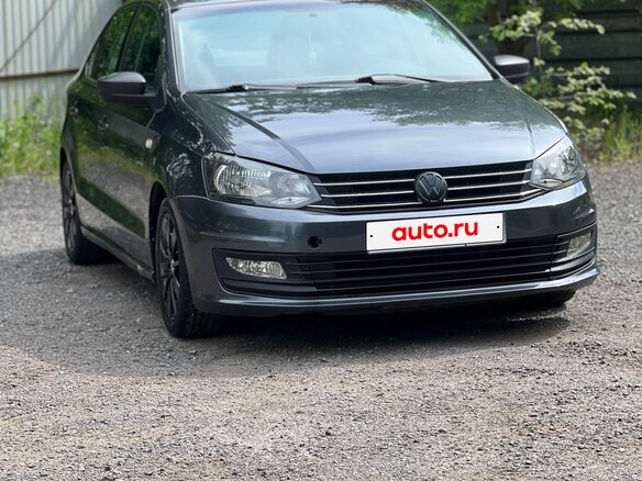 2018 Volkswagen Polo V Рестайлинг, серый, 449999 рублей - вид 2