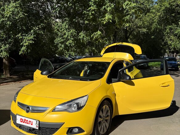 2014 Opel Astra GTC J Рестайлинг, жёлтый - вид 1