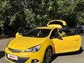 2014 Opel Astra GTC J Рестайлинг, жёлтый - вид 1