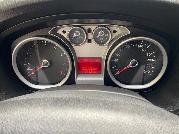 2010 Ford Focus II Рестайлинг, белый, 650000 рублей - вид 12