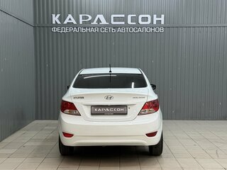 2013 Hyundai Solaris I, белый, 770000 рублей, вид 4