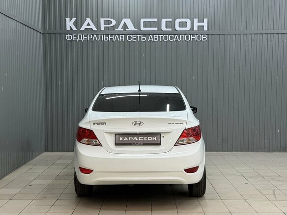 2013 Hyundai Solaris I, белый, 760000 рублей - вид 3