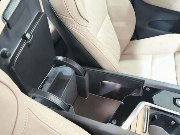 2025 Volvo XC60 II Рестайлинг 2, красный, 6290000 рублей - вид 35