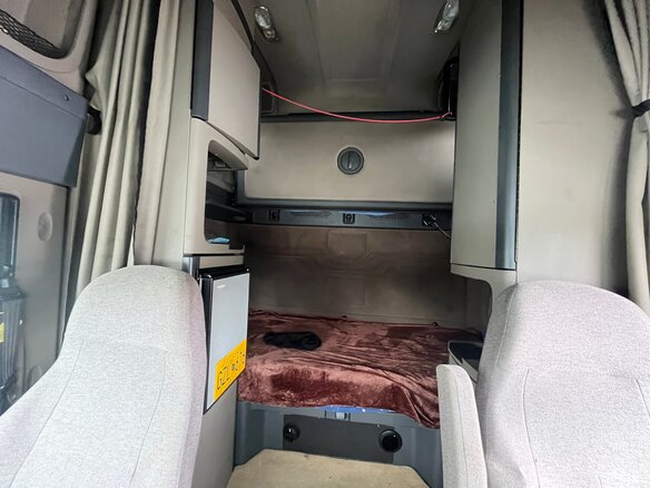 2008 Freightliner Cascadia, серебристый, 4500000 рублей - вид 5