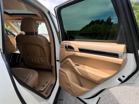 2010 Porsche Cayenne S II (958), белый, 2600000 рублей - вид 21
