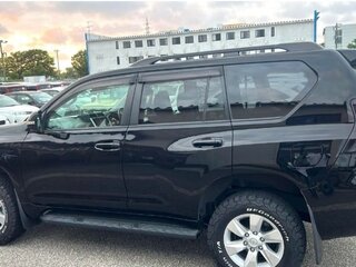 2021 Toyota Land Cruiser Prado 150 Series Рестайлинг 3, чёрный, 4750000 рублей, вид 3