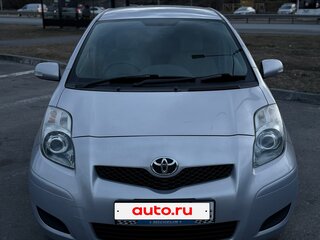 2009 Toyota Vitz II (XP90), серебристый, 800000 рублей, вид 2