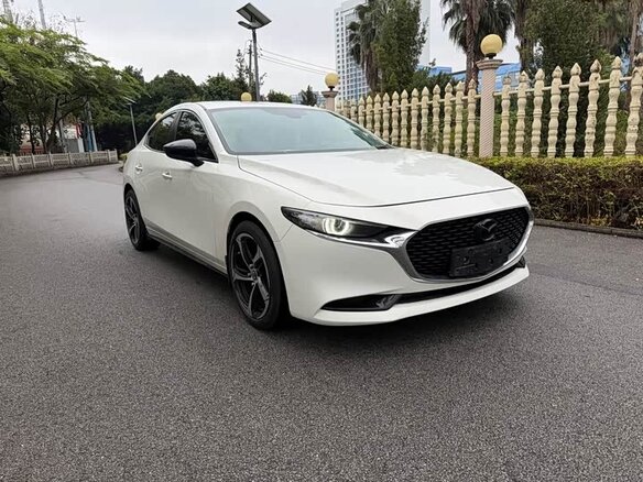 2021 Mazda 3 Axela IV (BP), белый - вид 1
