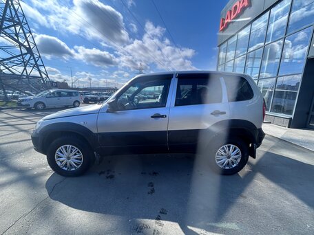 2020 Chevrolet Niva I Рестайлинг, серебристый, 849000 рублей, вид 3