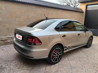 2020 Volkswagen Polo V Рестайлинг, серебристый, 1350000 рублей, вид 2