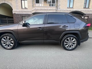 2021 Toyota RAV4 V (XA50), коричневый, 3700000 рублей, вид 4