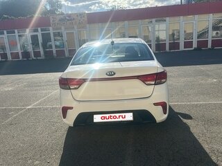 2019 Kia Rio IV, белый, 860000 рублей, вид 4
