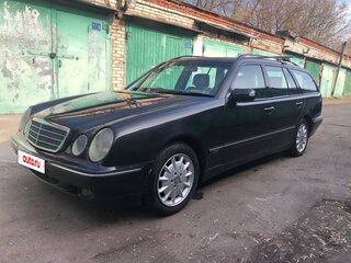 2001 Mercedes-Benz E-Класс 270 II (W210, S210) Рестайлинг, чёрный, 850000 рублей, вид 1