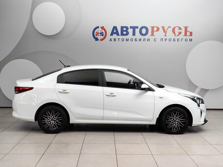 2021 Kia Rio IV Рестайлинг, белый, 1398000 рублей, вид 5
