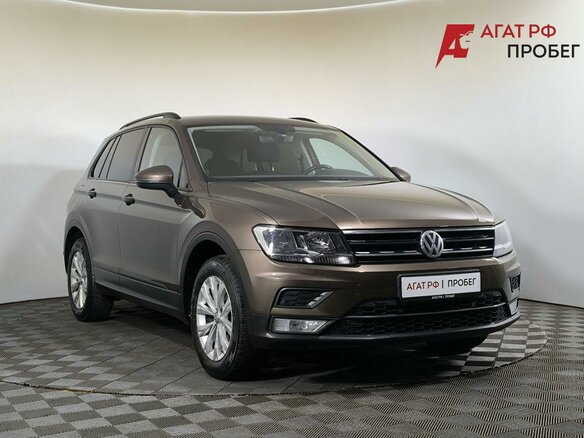 2017 Volkswagen Tiguan II, коричневый, 1680000 рублей - вид 2
