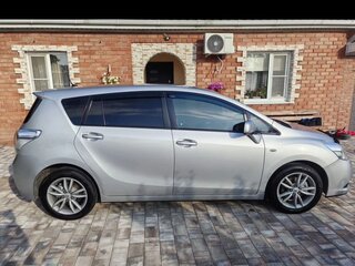 2010 Toyota Verso I, серебристый, 1100000 рублей, вид 5