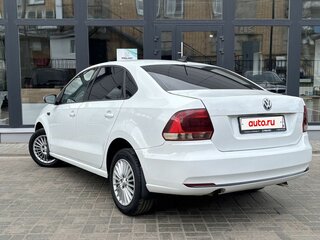 2018 Volkswagen Polo V Рестайлинг, белый, 930000 рублей, вид 3