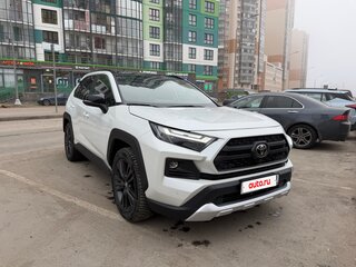 2024 Toyota RAV4 V (XA50), белый, 3790000 рублей, вид 4