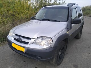 2016 Chevrolet Niva I Рестайлинг, серебристый, 750000 рублей, вид 1