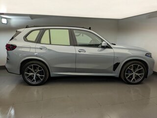 2025 BMW X5 40i IV (G05/G18) Рестайлинг, серый, 14100000 рублей, вид 5