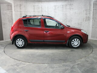 2010 Renault Sandero I, красный, 395000 рублей, вид 4